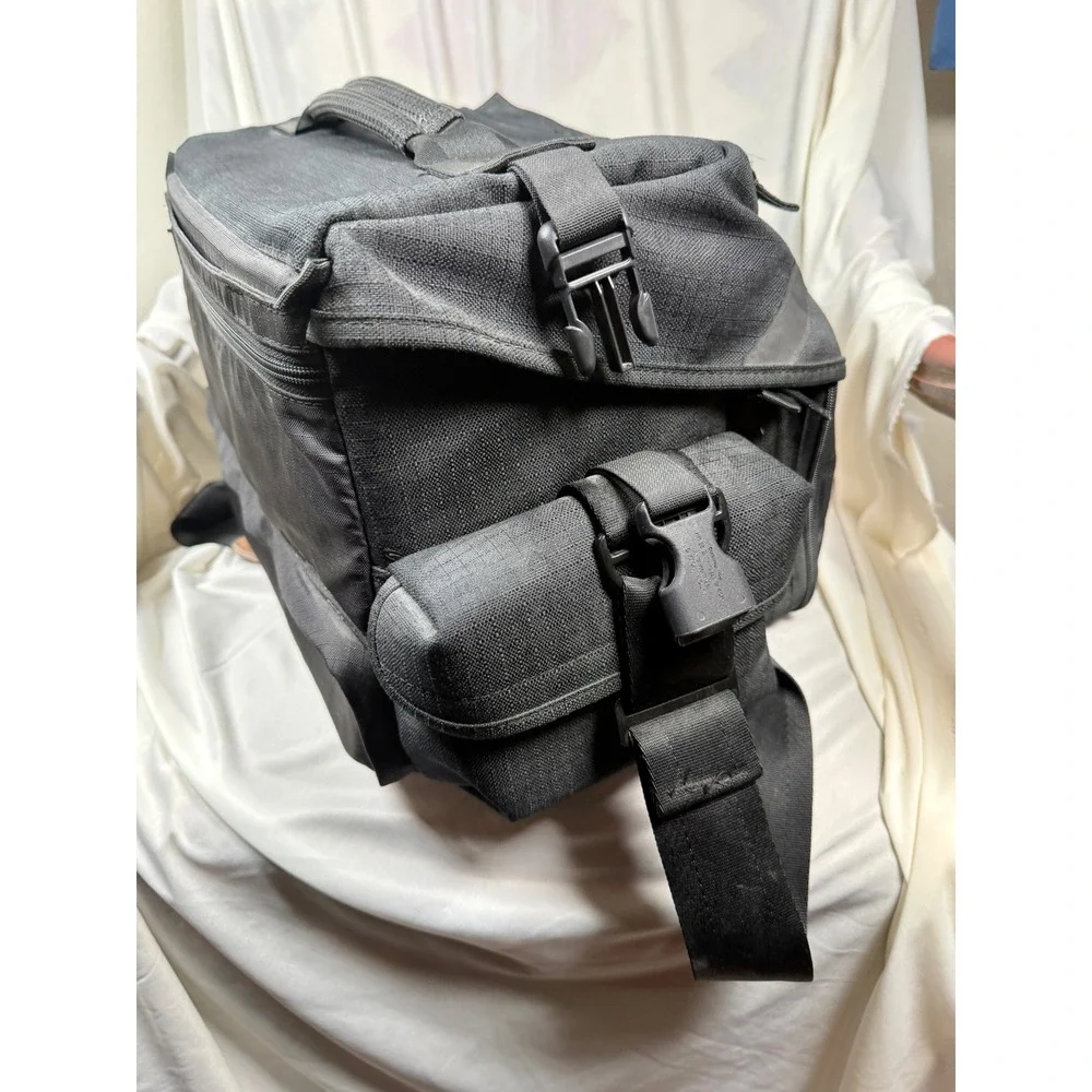 Vintage Tamrac XL 610 Pro Camera  Bag Black Shoulder Strap Lots of Compartments